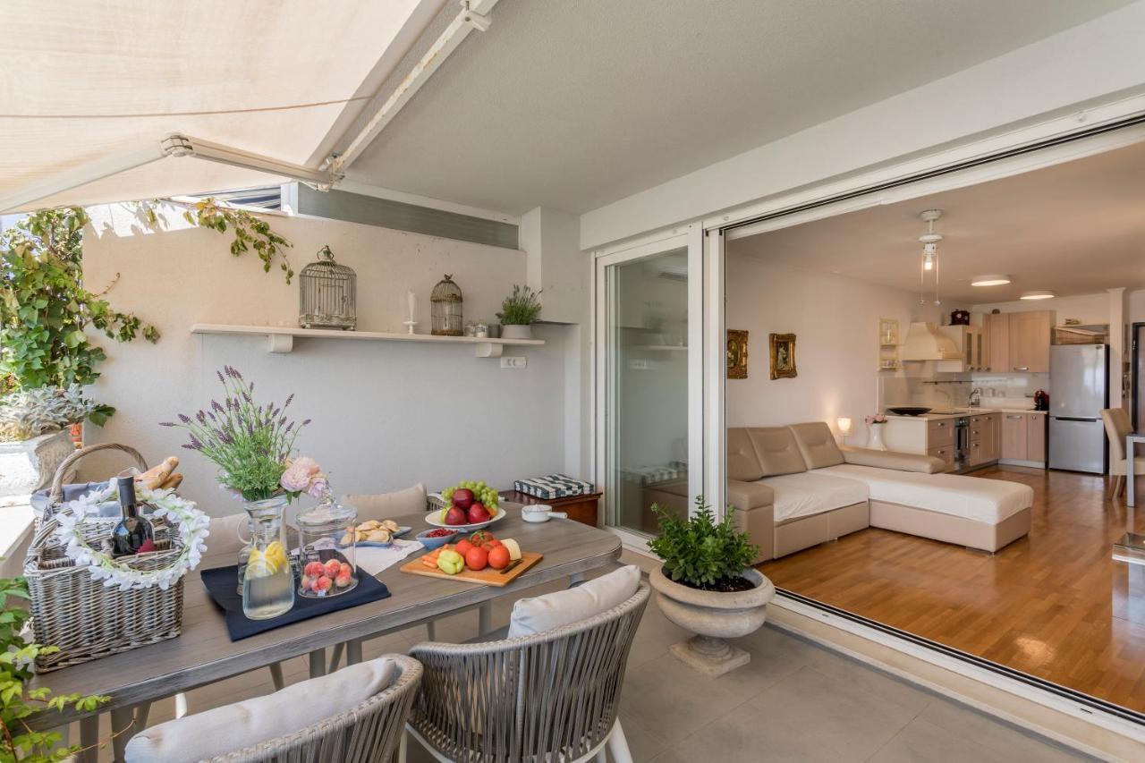 Velebis Superior Apartment - Luxurious One-Room Apartment With Jacuzzi - Prestigious Location By The Sea In The New City Center Of Znjan - Panoramic View Of The Sea And Islands - Free Garage Parking - Buralux Properties 斯普利特 外观 照片