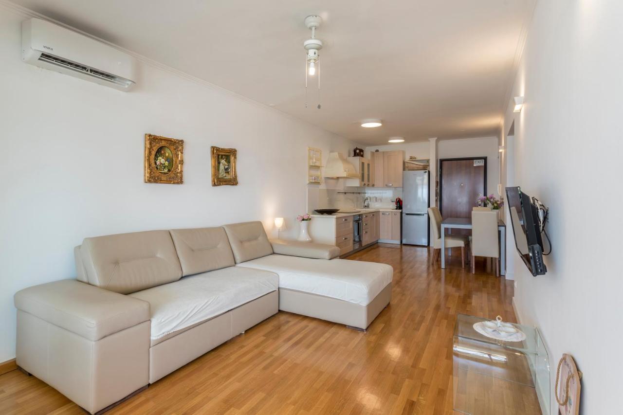 Velebis Superior Apartment - Luxurious One-Room Apartment With Jacuzzi - Prestigious Location By The Sea In The New City Center Of Znjan - Panoramic View Of The Sea And Islands - Free Garage Parking - Buralux Properties 斯普利特 外观 照片